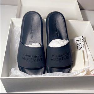 Alexander McQueen Pool Slides in Black